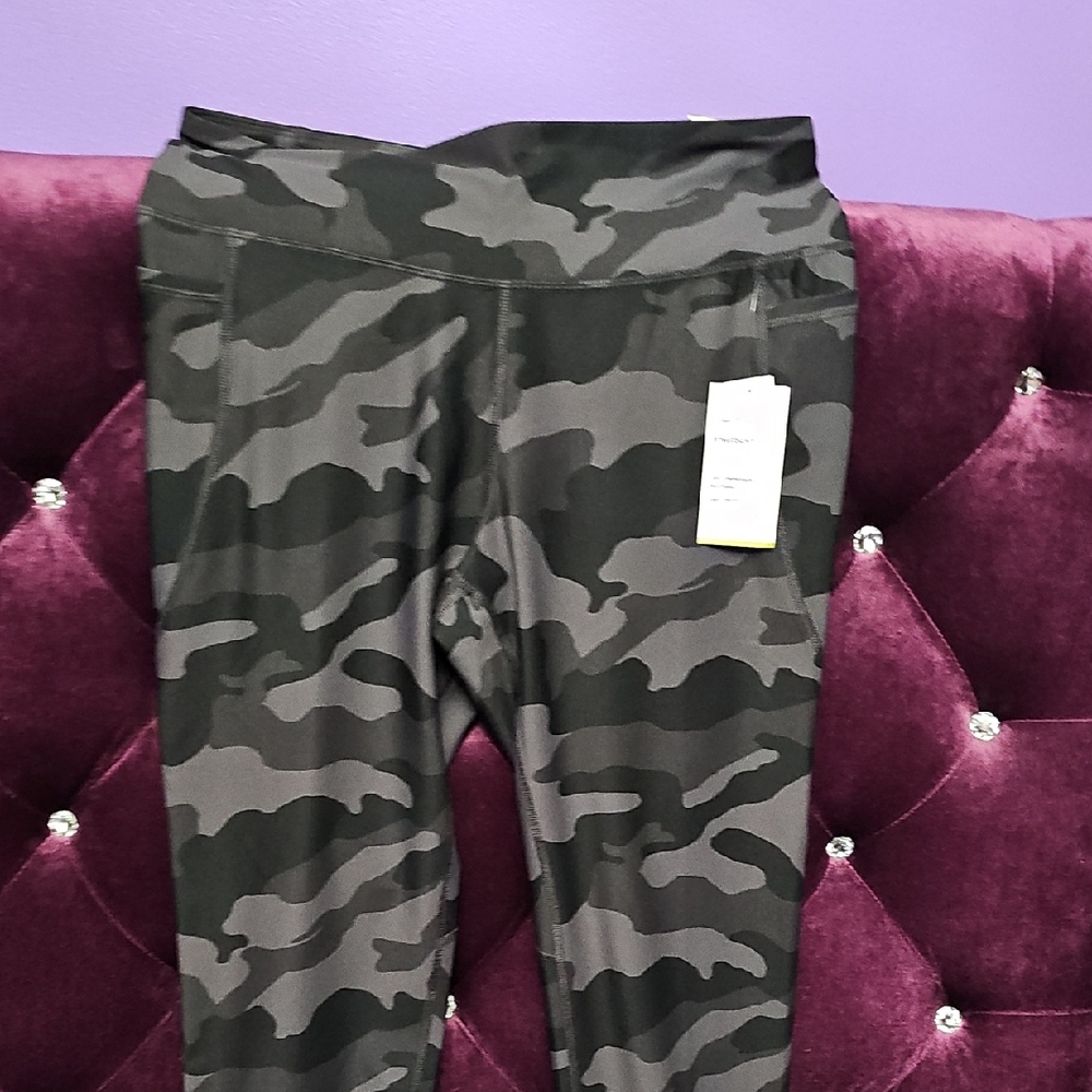 Old Navy Black and Gray Camouflage Leggings